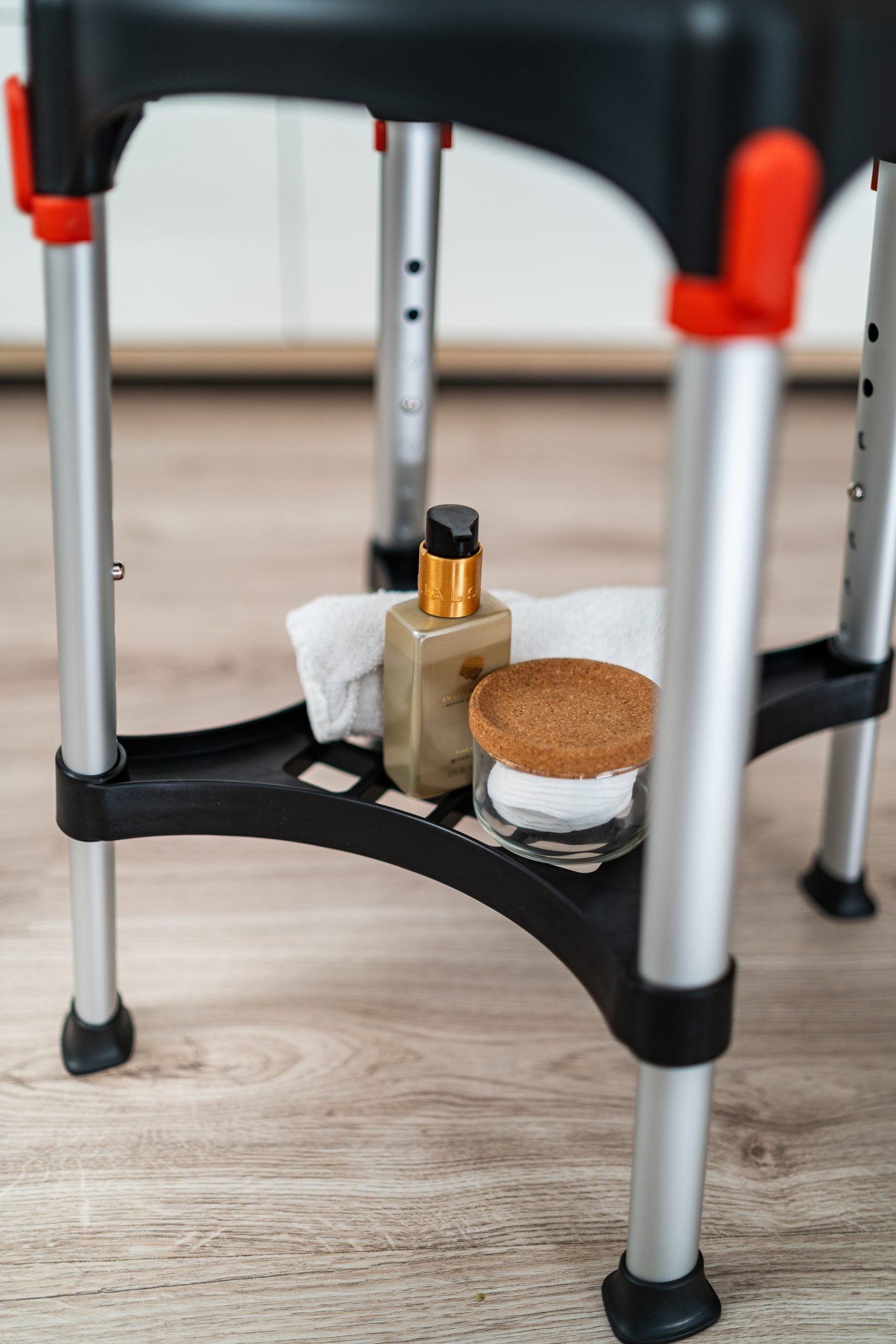 King Rotating Bathroom Stool with Tray – Adjustable Height